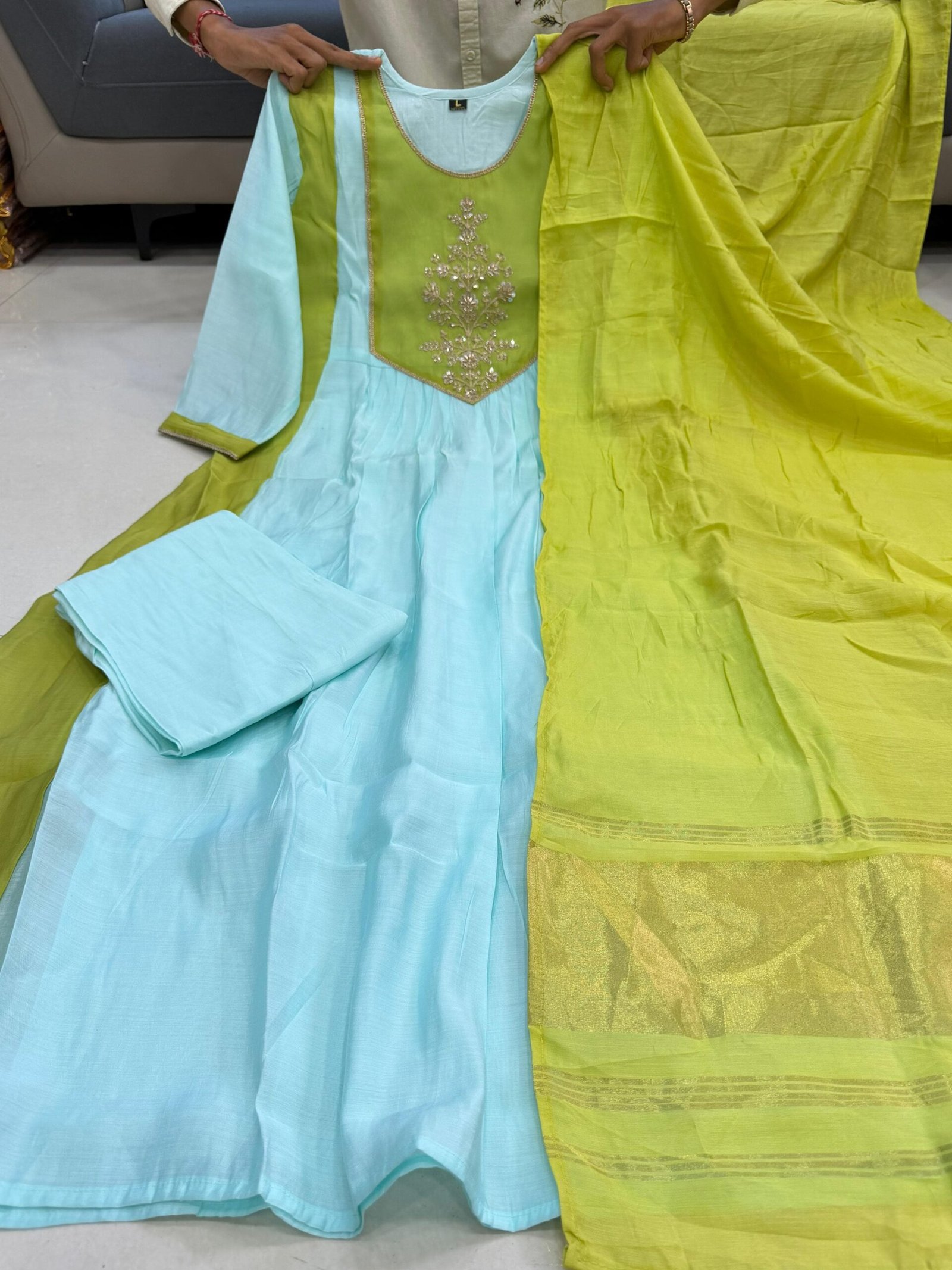 Launching New Đěsigner Festival Special Pure Mul Chanderi With Jequard Wiving Lagadi Duppata & Pent Suit Set - Image 2
