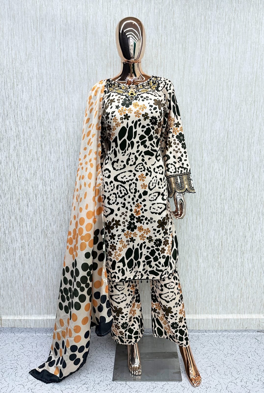 Celebrity inspired designers dress in affordable rate - Image 4