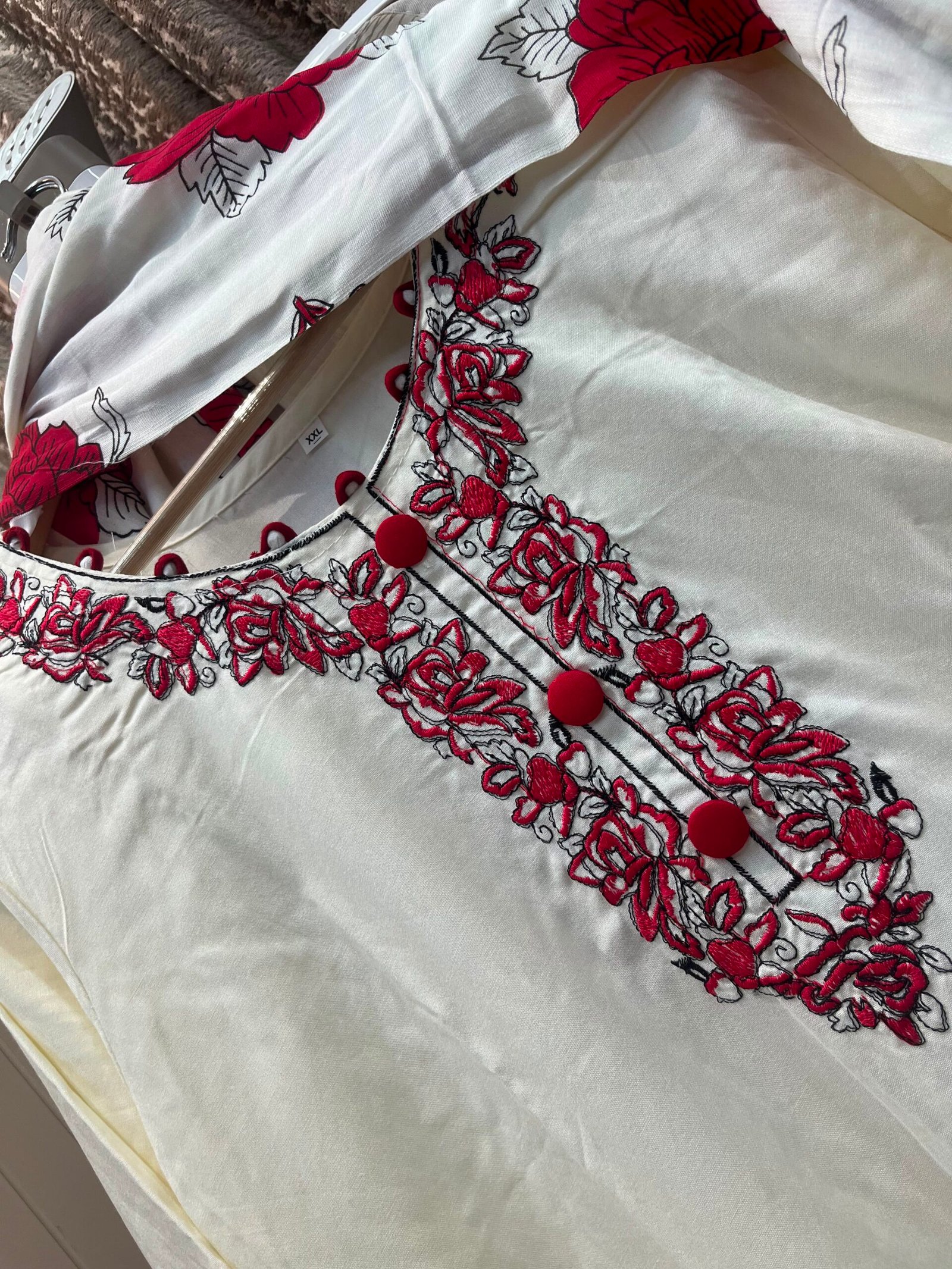 FULL STITCHED REYON TOP WITH EMBROIDERY NECK AND APPLIQUE CUTWORK IN DAMAN WITH FANCY SLEEVES - Image 4