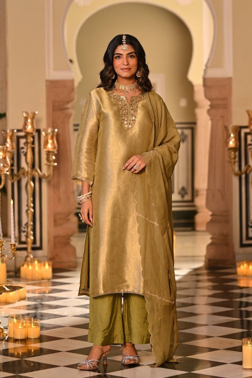 Make every function special with this elegant 3 PCS Designer Kurti Set crafted in rich soft Kanjivaram Silk fabric. - Image 3