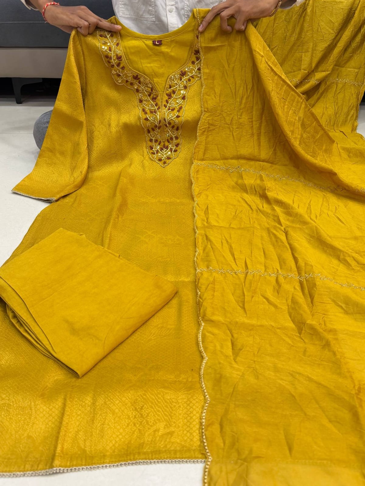 Make every function special with this elegant 3 PCS Designer Kurti Set crafted in rich soft Kanjivaram Silk fabric. - Image 4