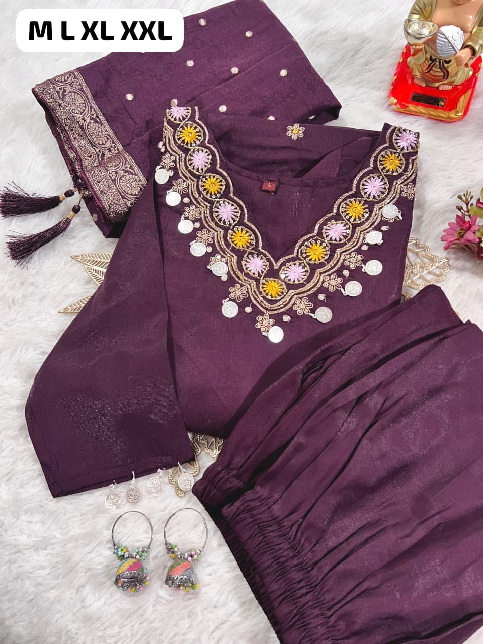Look straight out of a dreamy movie set as you turn around and walk in this elegant flaired suit ! The perfect of traditional wear - Image 3