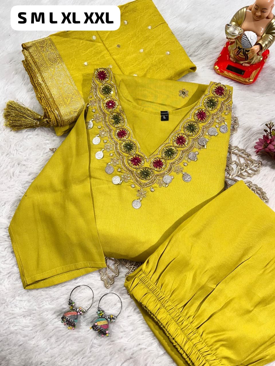 Look straight out of a dreamy movie set as you turn around and walk in this elegant flaired suit ! The perfect of traditional wear - Image 6