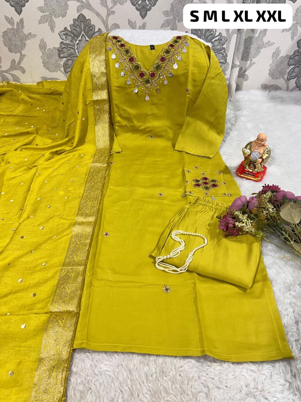 Look straight out of a dreamy movie set as you turn around and walk in this elegant flaired suit ! The perfect of traditional wear - Image 5