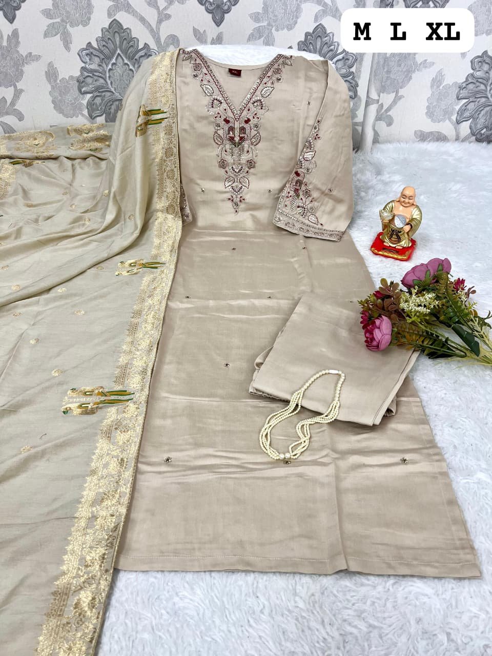 FESTIVE SPECIAL: The Royal Roman Silk Collection - Image 3
