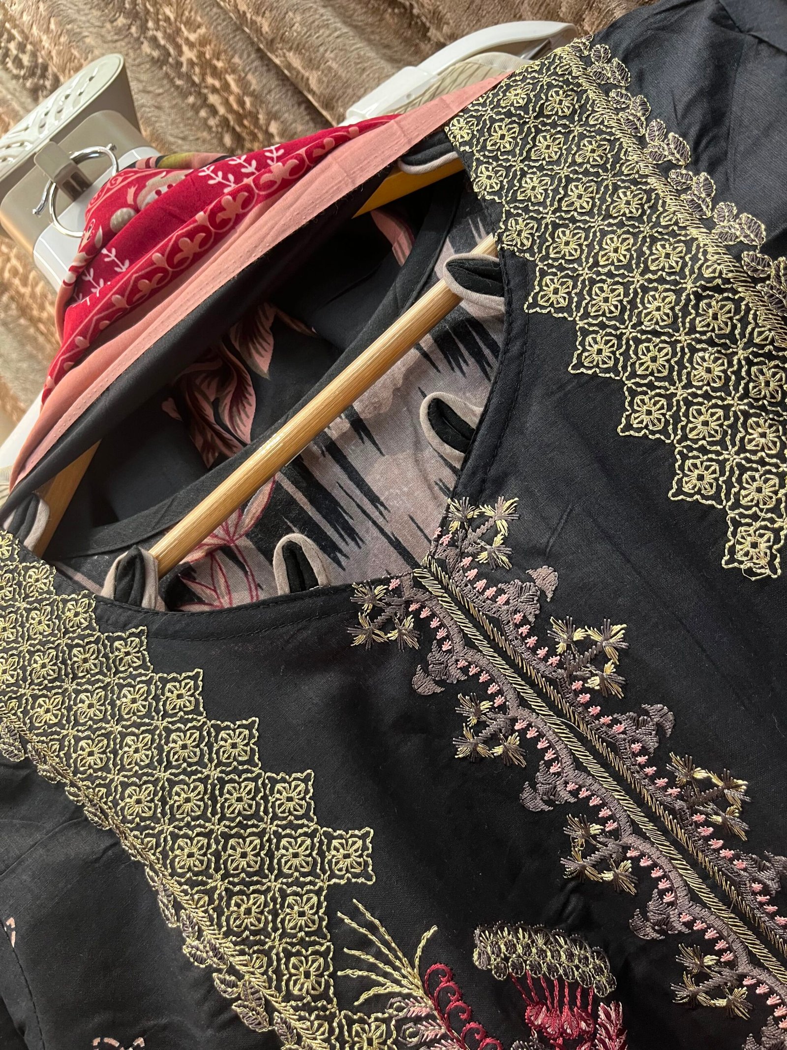 FULL STITCHED PRINTED COTTON TOP WITH SELF EMBROIDERY WITH STYLING IN NECK & SLEEVES - Image 2