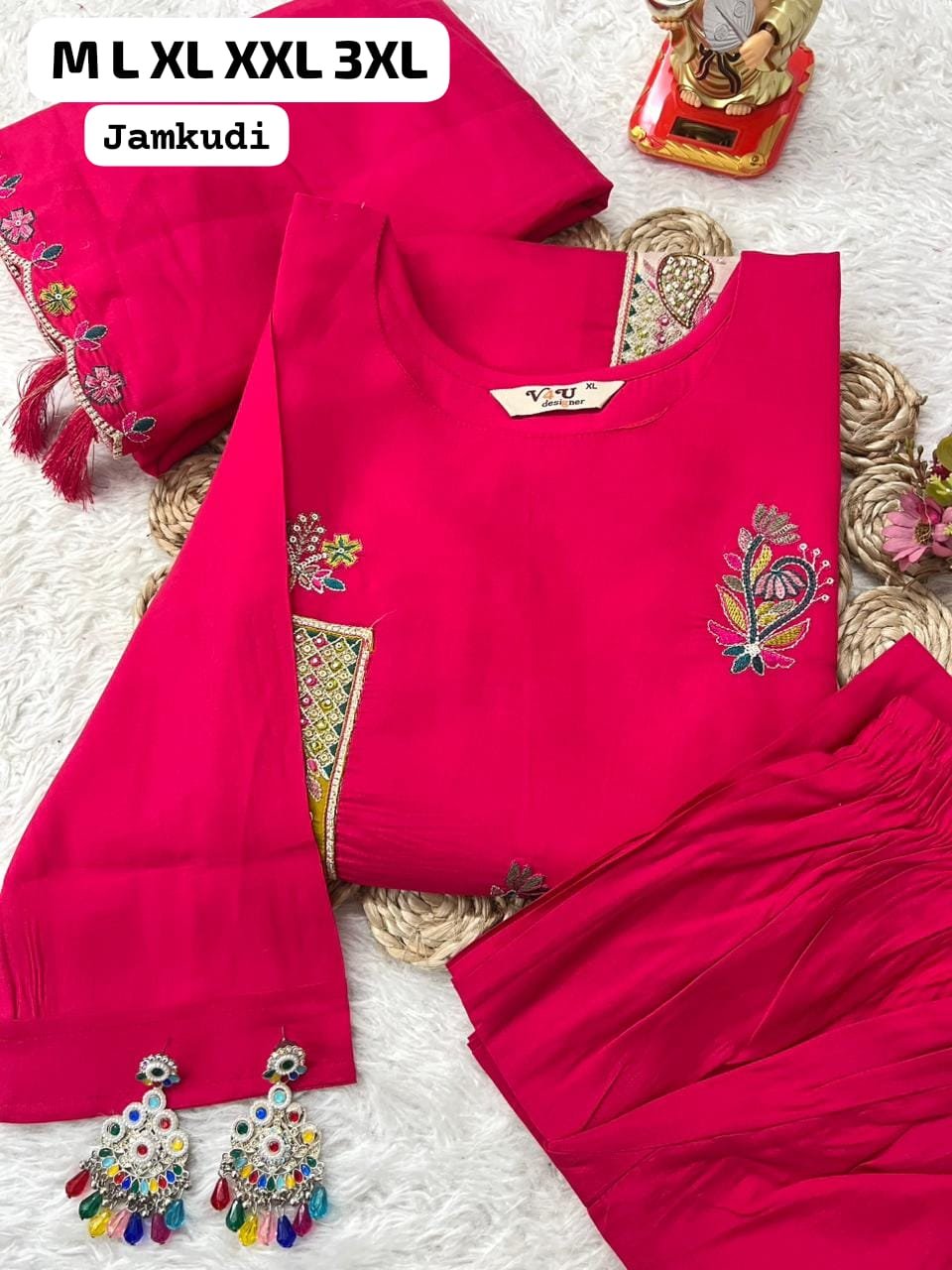 Crafted for those who love elegance combined with rich traditional detailing! - Image 2
