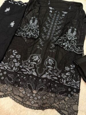 Alternative view of Heavy embroderd duppta collection
