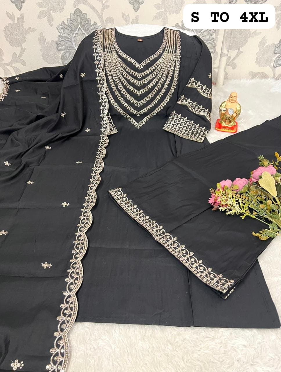 Upgrade your ethnic wardrobe with this beautiful Muslin fabric suit set in a classy Colorfull shade - Image 2