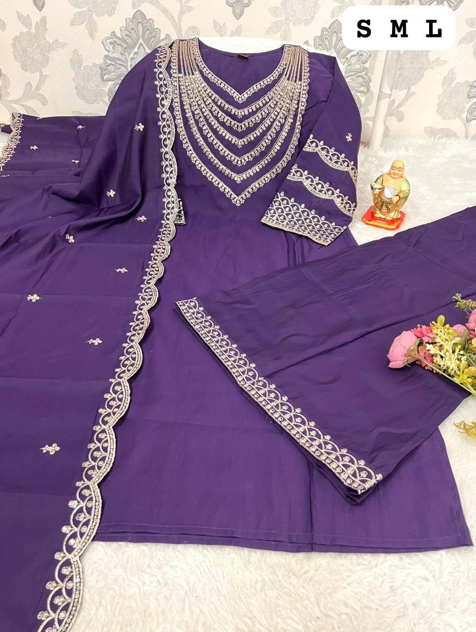 Upgrade your ethnic wardrobe with this beautiful Muslin fabric suit set in a classy Colorfull shade - Image 4