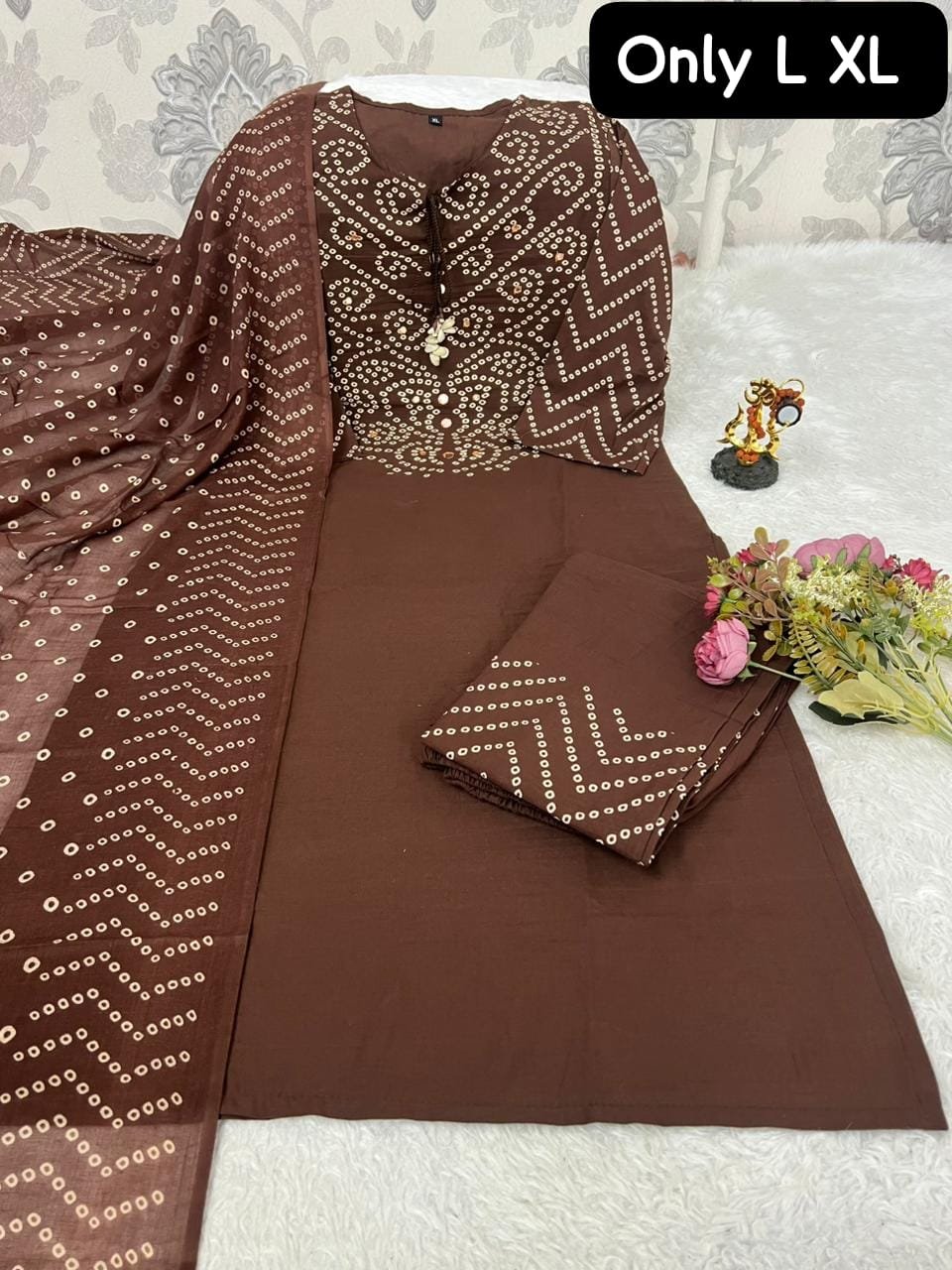 Looking to update your ethnic wardrobe? Check out this stunning Bandhani Suit Set - Image 6