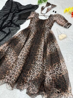 Alternative view of With Ri8 Fashion Every women would be FLAME