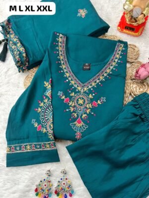 Alternative view of FESTIVE SPECIAL The Royal Roman Silk Collection