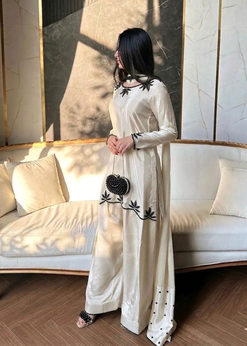 AK LUNCHING NEW ĐĚSIGNER PARTY WEAR TOP AND FARSI SALVAR. WITH FANCY DUPPATA WITH EMBROIDERY WORK - Image 3