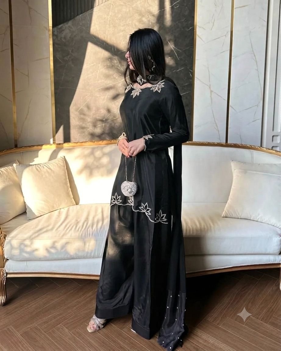 AK LUNCHING NEW ĐĚSIGNER PARTY WEAR TOP AND FARSI SALVAR. WITH FANCY DUPPATA WITH EMBROIDERY WORK