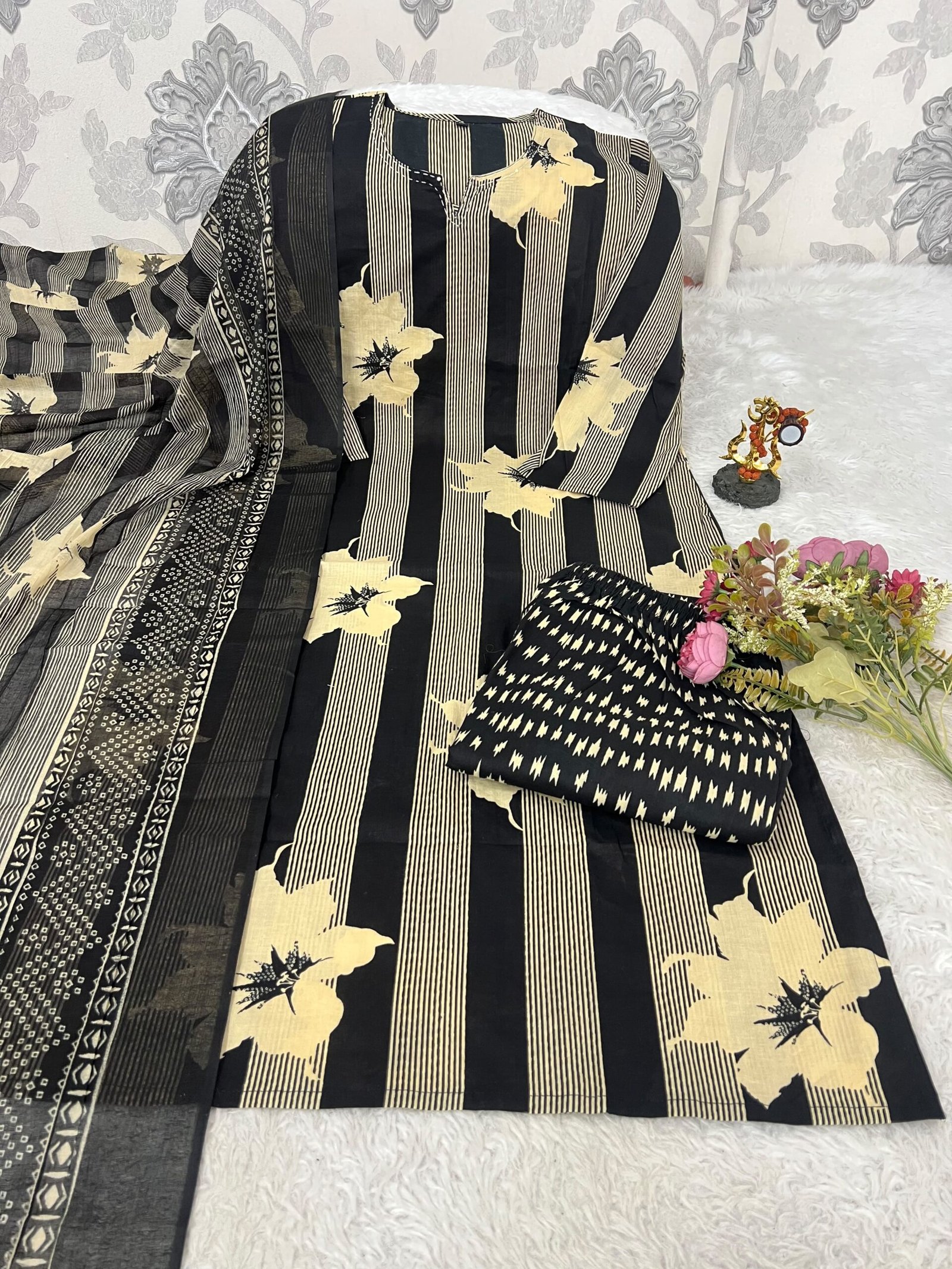 New straight kurta 3 pcs set with new style in machin print_ - Image 5
