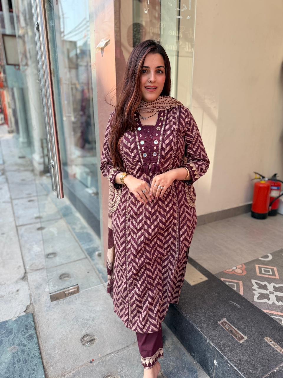 Featuring beautiful Heavy Suit Set which is beautifully decorated with weaving and embroidery with matching pants and dupatta - Image 3