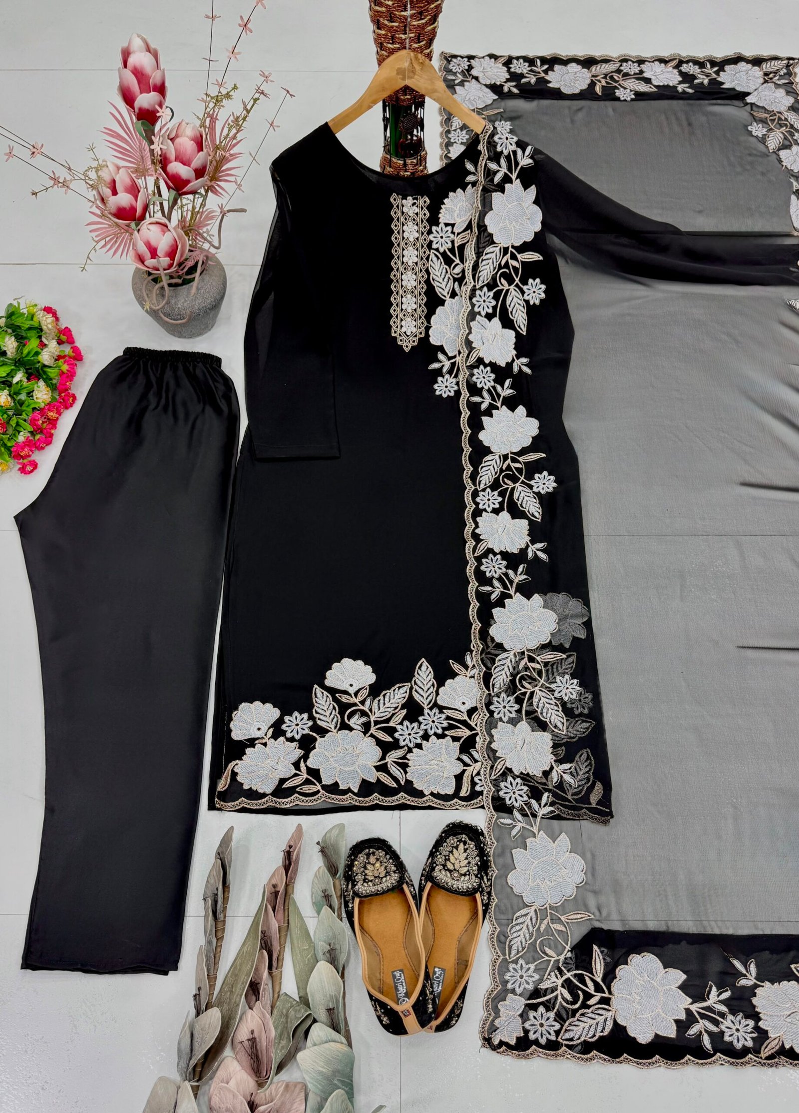 NEW DESIGNER HEAVY EMBROIDERY THREAD WORK 3 PIS SUIT SET - Image 2