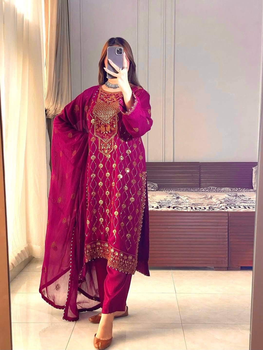 ENHANCE THE BEAUTY OF YOUR WARDROBE WITH THIS NEWLY LAUNCHED KURTI-PANT SET