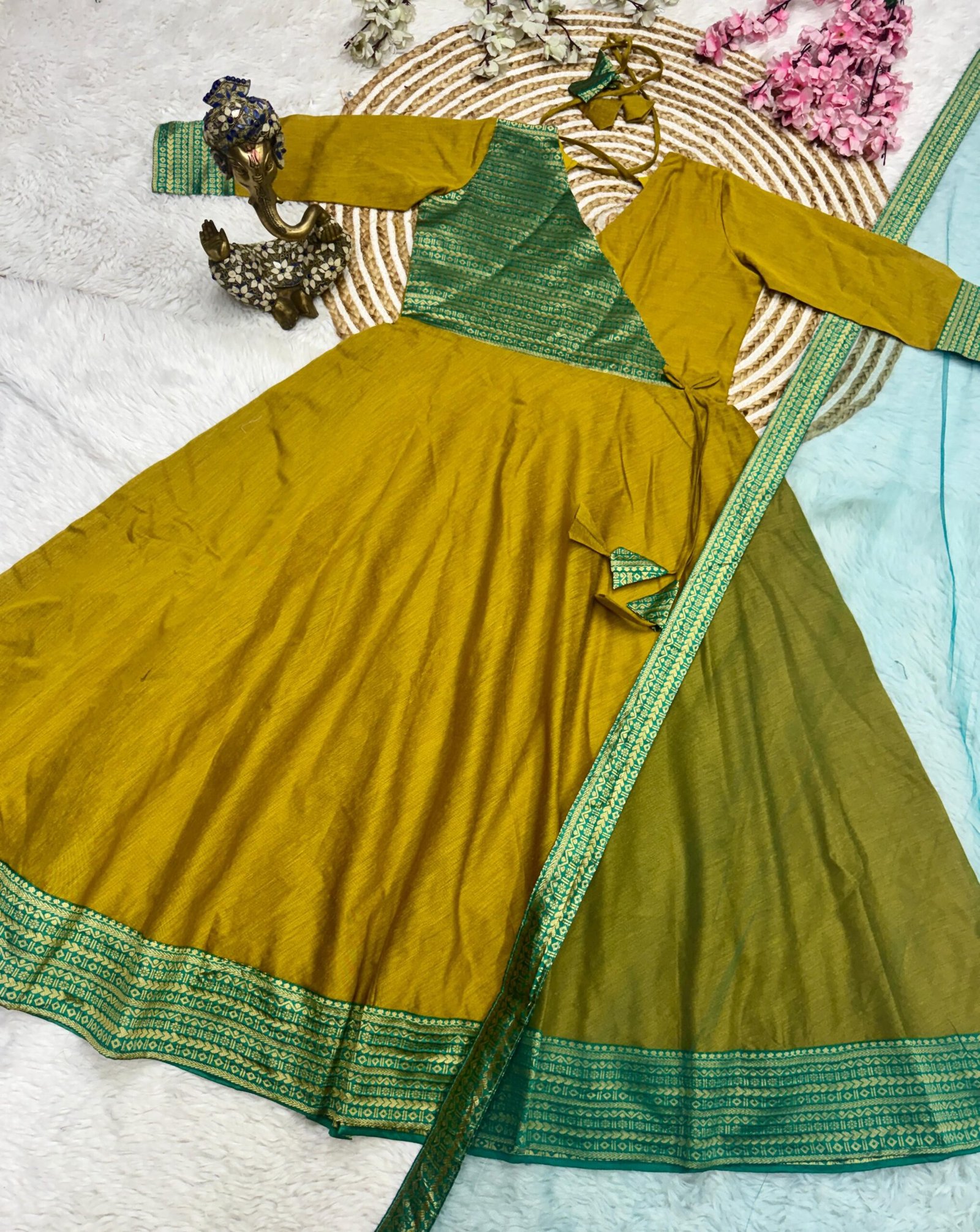 Introducing New Super Trendy Traditional Outfit - Image 4