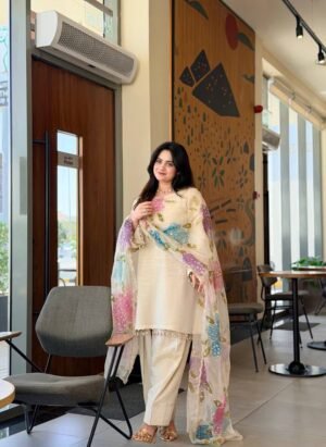 AK*LUNCHING NEW ĐĚSIGNER PARTY WEAR TOP AND FARSI SALVAR. WITH FANCY DUPPATA WITH EMBROIDERY WORK