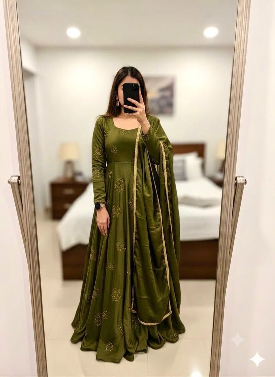 Steal the spotlight this festive season in minty elegance