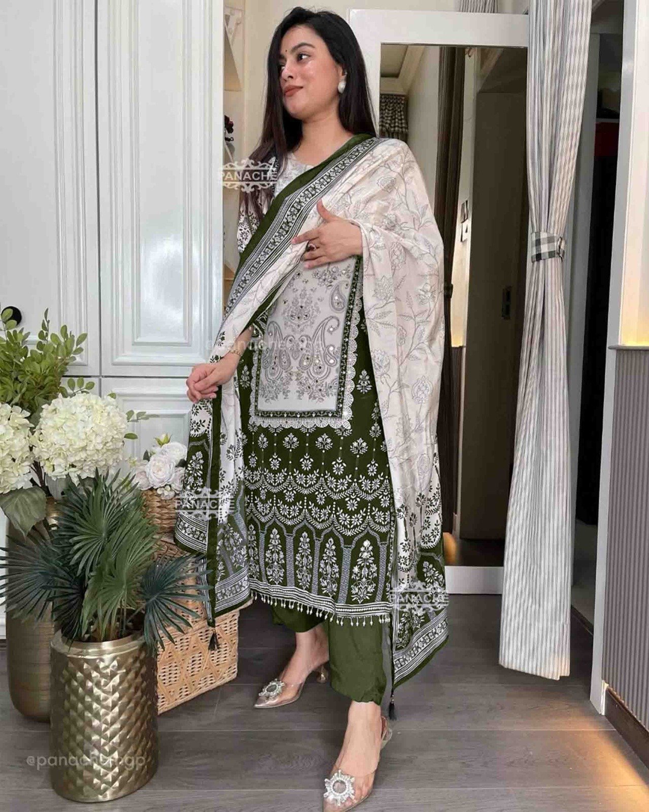 DESIGNER WEAR TRENDING TOP WITH PRINTED WORK WITH DAIMAND WORK WITH PANT AND DUPATTA - Image 3
