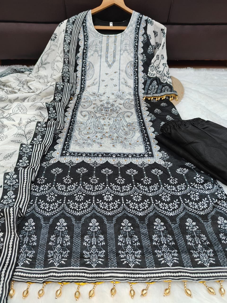 DESIGNER WEAR TRENDING TOP WITH PRINTED WORK WITH DAIMAND WORK WITH PANT AND DUPATTA - Image 2
