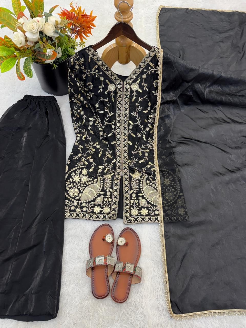 Launching New Party Wear Look Pur Heavy Fendy Silk Top Plazzo & Dupatta Se - Image 6