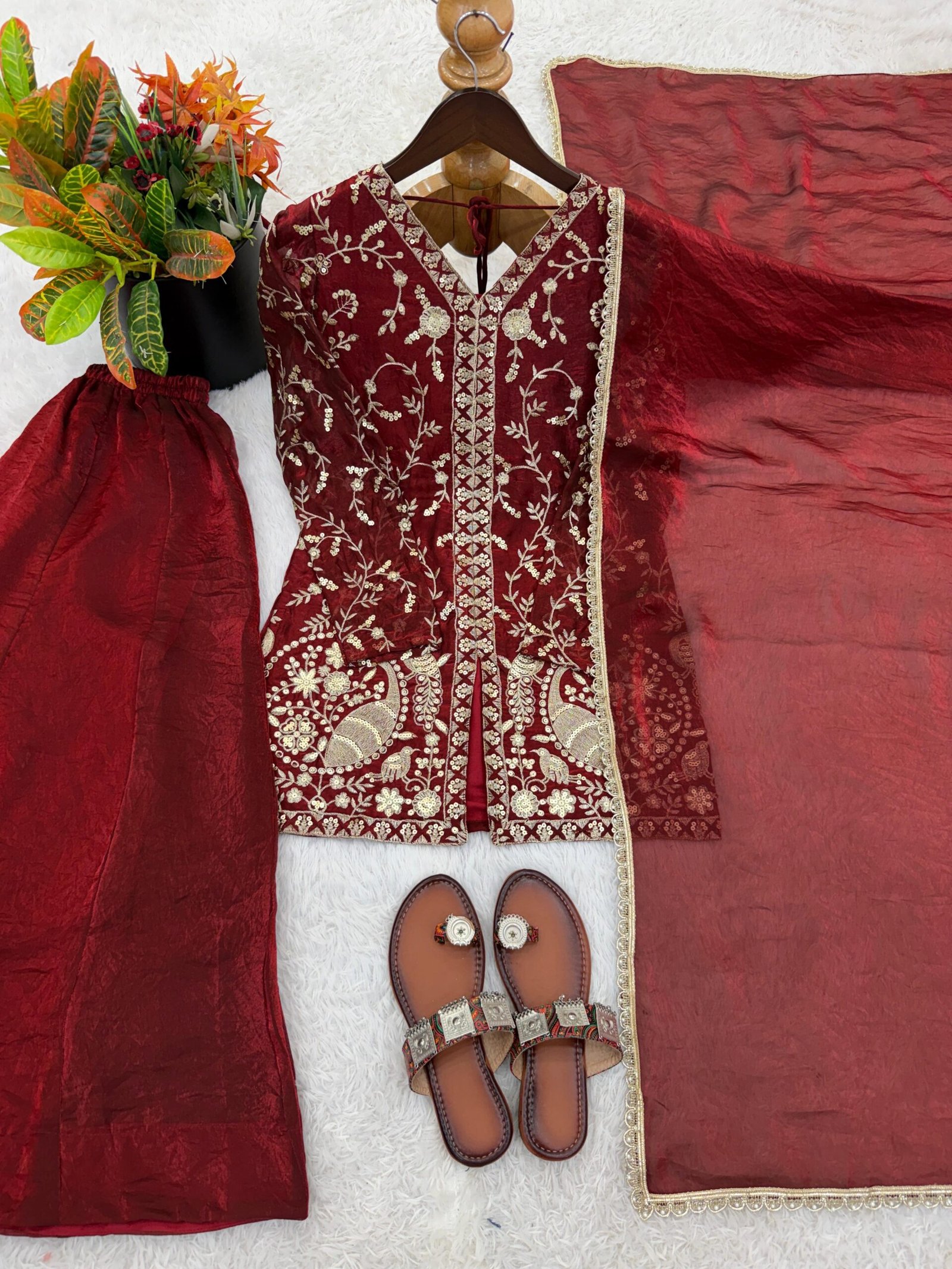 Launching New Party Wear Look Pur Heavy Fendy Silk Top Plazzo & Dupatta Se - Image 4