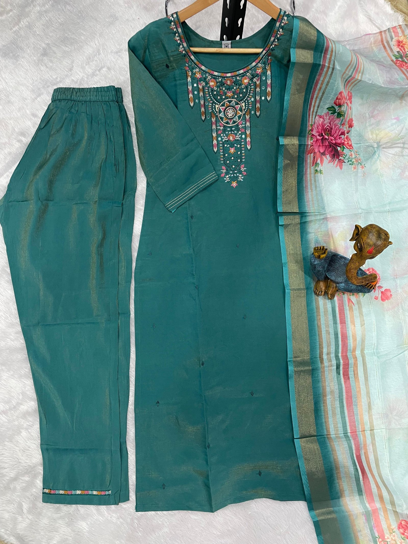 Elegant Straight Kurti Pant Dupatta Set - Image 2