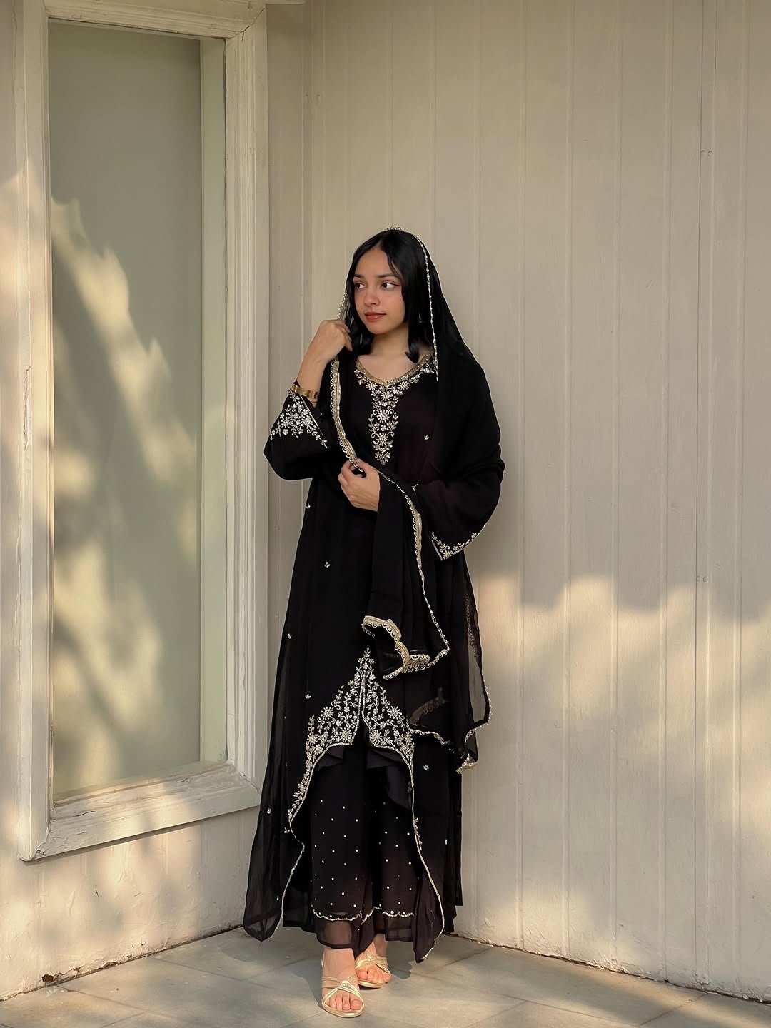 NEW ĐĚSIGNER PARTY WEAR TOP AND PLAZZO. WITH FANCY DUPPATA AND EMBROIDERY WORK - Image 3