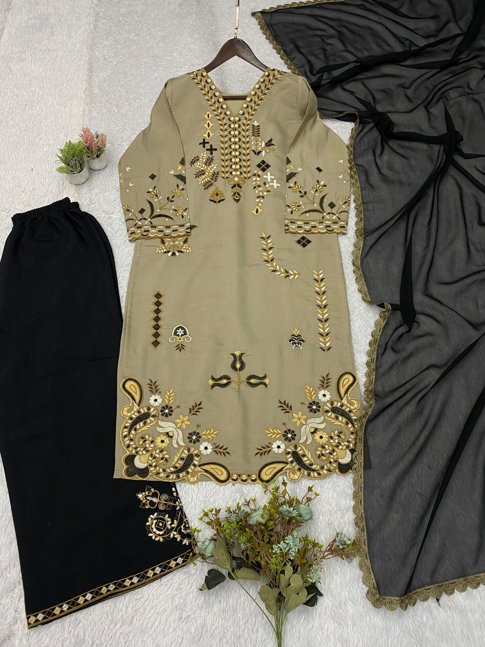 THIS SUMMER SEASON WEAR OUR BEAUTIFUL EMBROIDERED PAKISTANI PLAZZO SET - Image 2