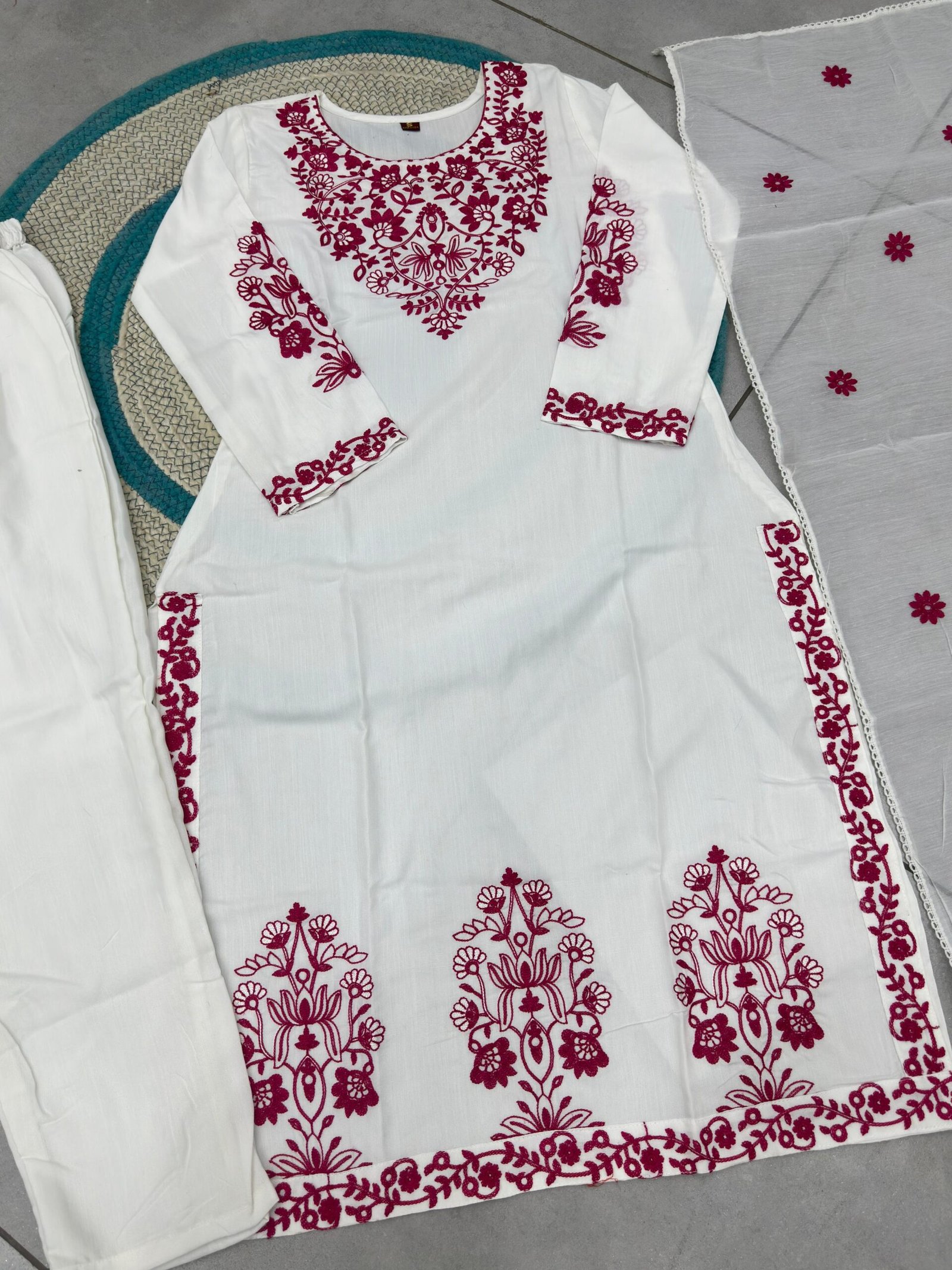 Designer Kurta-Set Outfit - Image 2