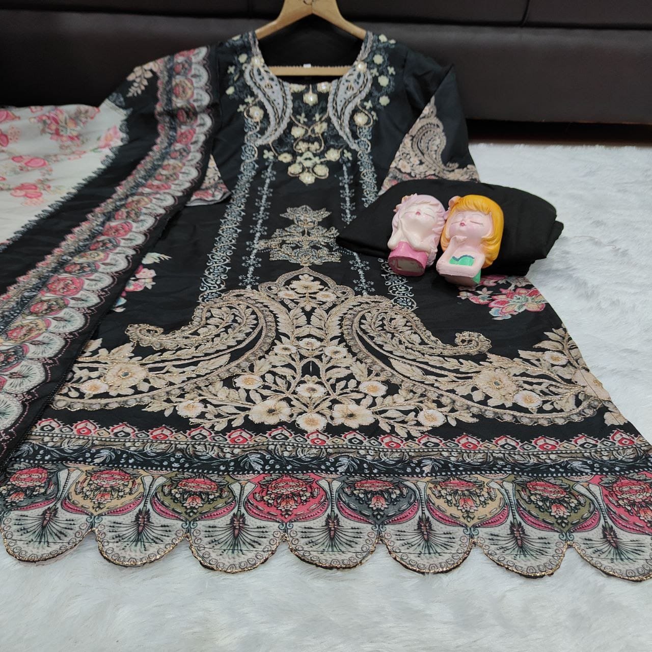 NEW LAUNCHING SUPERHIT PAKISTAN SUIT COLLECTION - Image 3