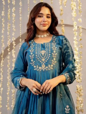 Alternative view of Elegant Maslin Fabric Calf Length Straight Kurta Set