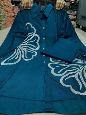Alternative view of Featuring Beautiful Suit Sets in Soft Reyon Top With Pant. it is beautifully decorated with Multi thread work desgins