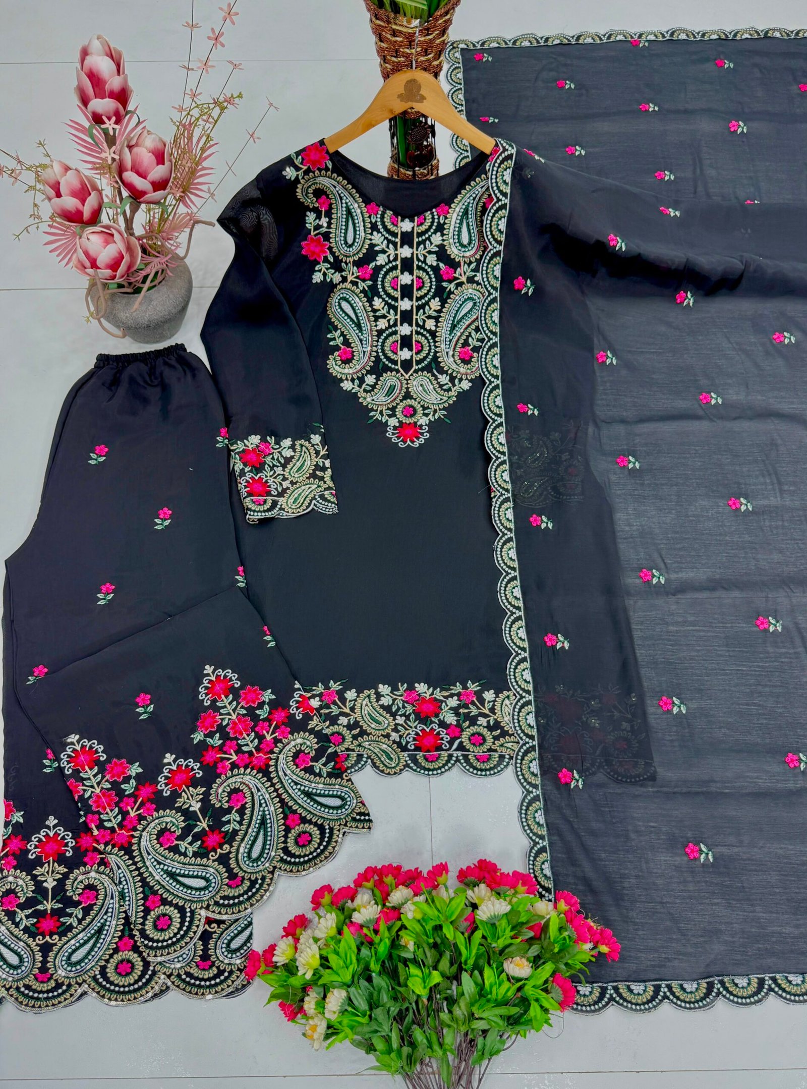 NEW DESIGNER WEAR HEAVY EMBROIDERY SEQUENCE WORK 3 PIS SUIT SET - Image 4