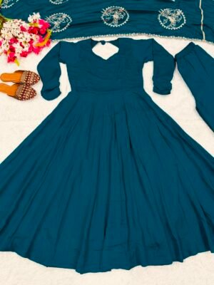 Alternative view of Presenting New  Đěsigner Anarkali Suit In New Fancy Style