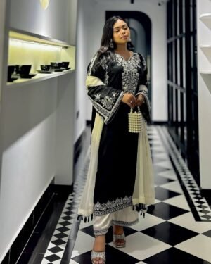 ENHANCE THE BEAUTY OF YOUR WARDROBE WITH THIS NEWLY LAUNCHED KURTI-PANT SET