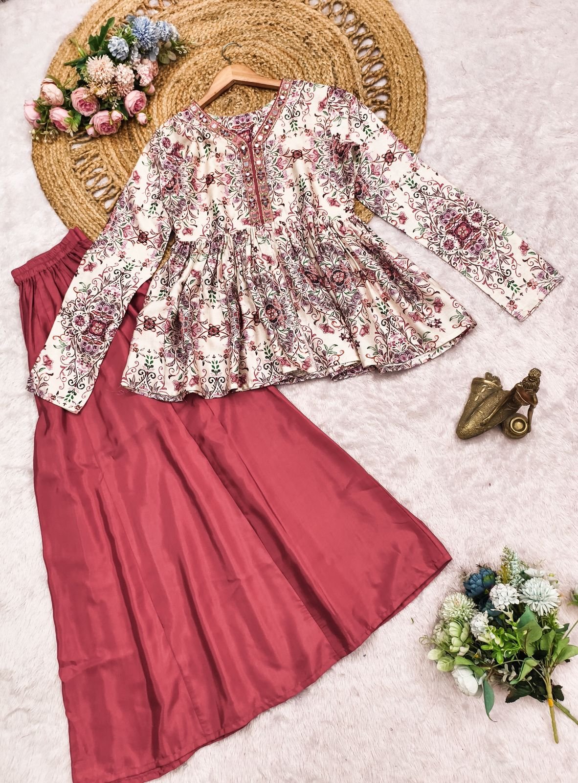 For all the stylish ladies out there, who want something simple, sophisticated and traditional - Image 2