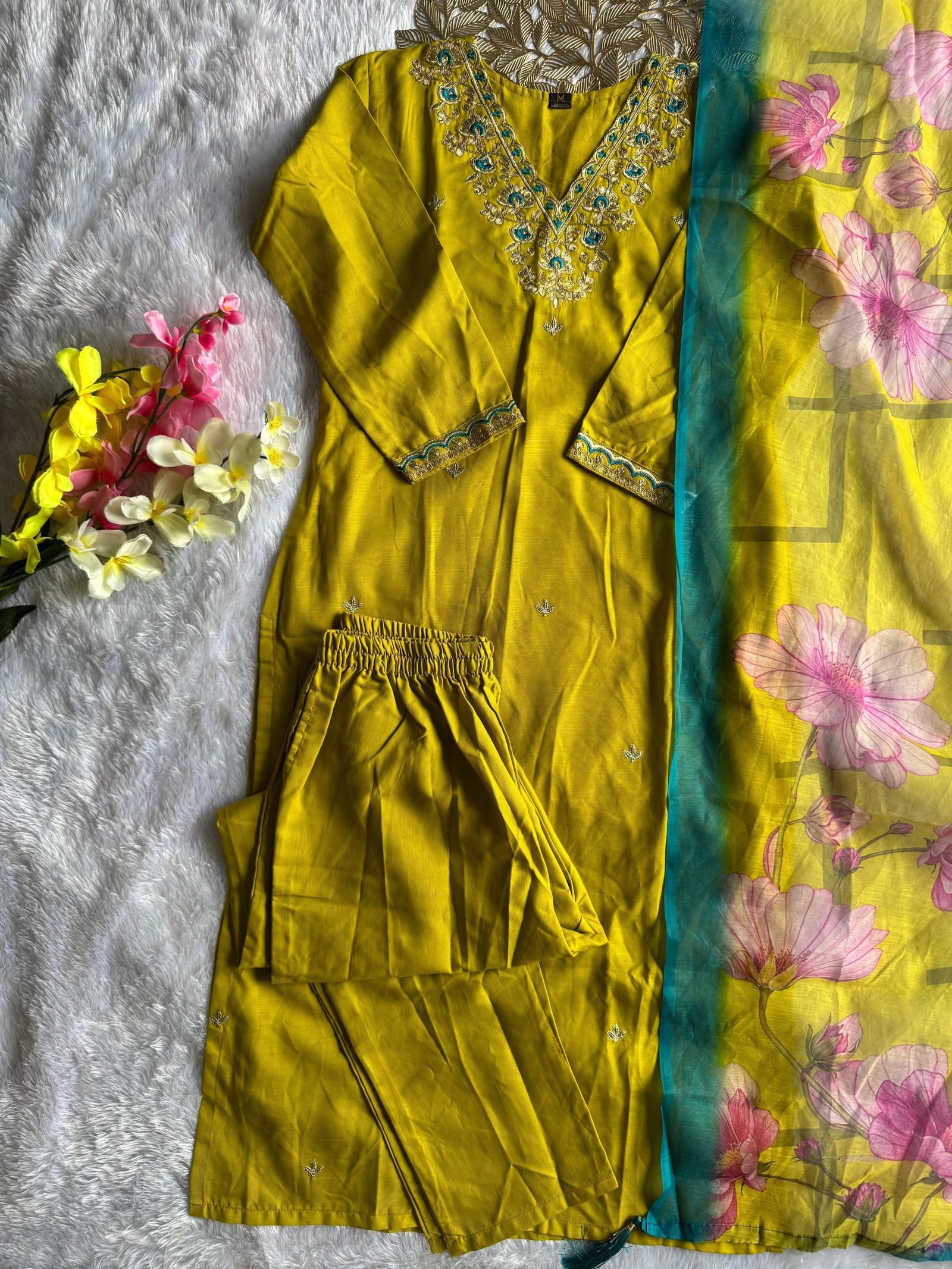 New Designers Kurti Pent Dupatta Set - Image 2