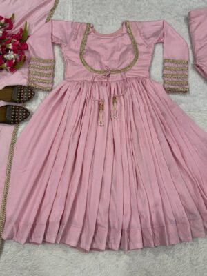 Alternative view of Presenting New  Đěsigner Anarkali Suit In New Fancy Style