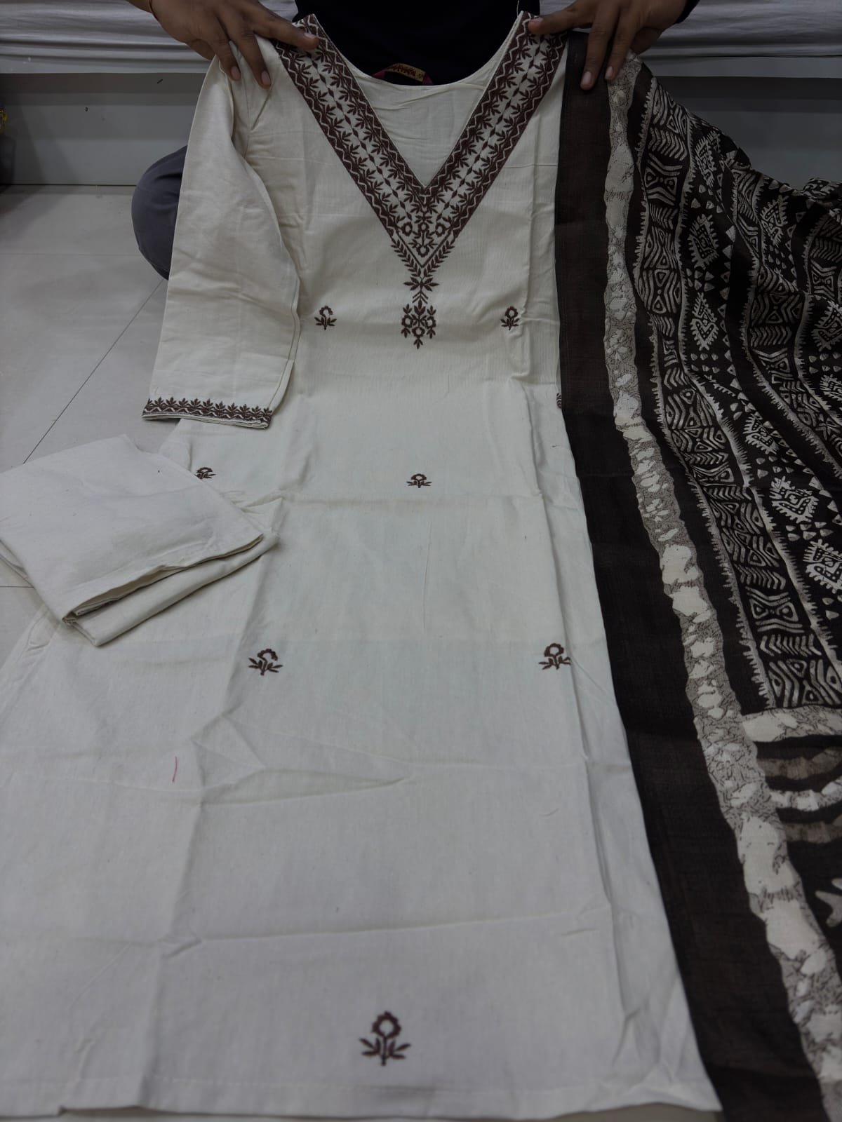 Featuring Beautiful Embroidery work Suit Sets in Pure Lilan Suit Set Top pent with Beutiful lilan and printed duppta , it is beautifully decorated desgins and Embroidery work - Image 2