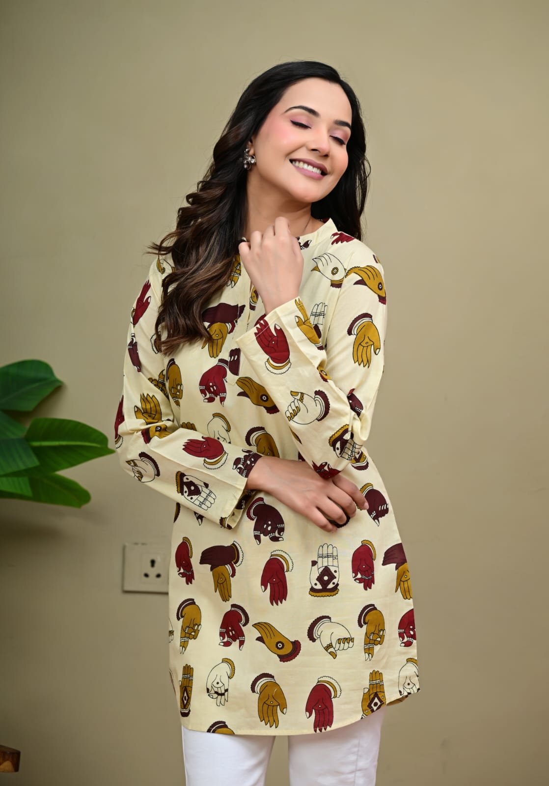 Product Title: Fuchsia Floral Lace-Up Kurti Overview - Image 2