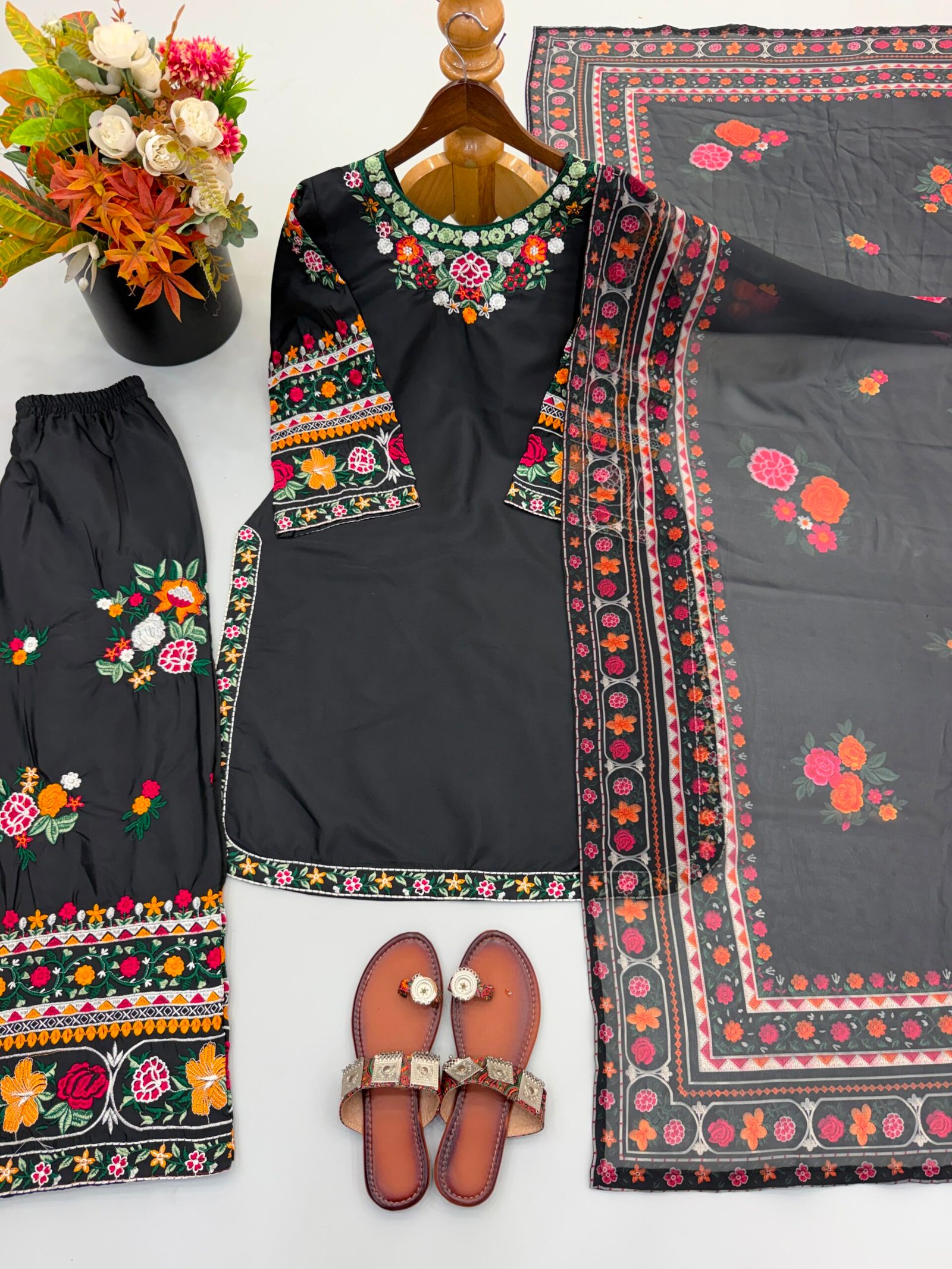 Category: Women’s Ethnic Wear - Image 4