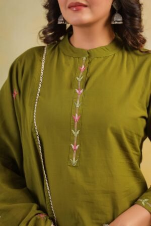 Alternative view of Featuring  Rayonslub Suit which is beautifully decorated with an embroidered Works. It is absolutely perfect for your upcoming occasions, it is very easy brezzzy