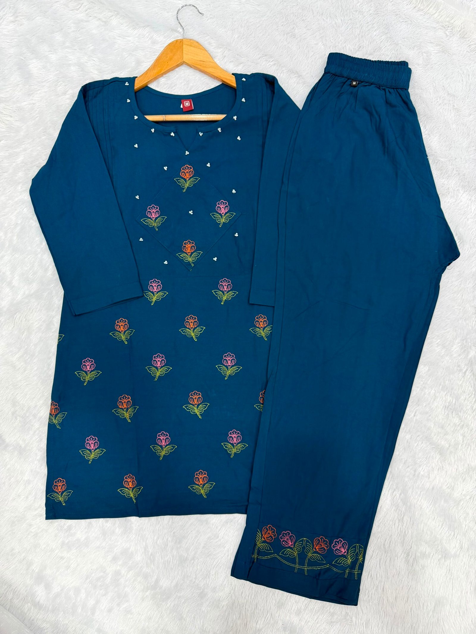 Multi Embroidery Thread With Hend Work - Image 10