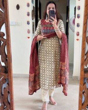 Beutiful AJRAKH 🪻 Digital prints pathch Work Muslin suit set Printed on all over Kurta Paired up with Pure chanderi Silk Premium pents Mul cotton Dupatta