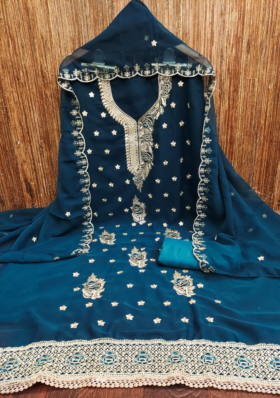 Georgette dupatta with jari and ton to ton work one side border less